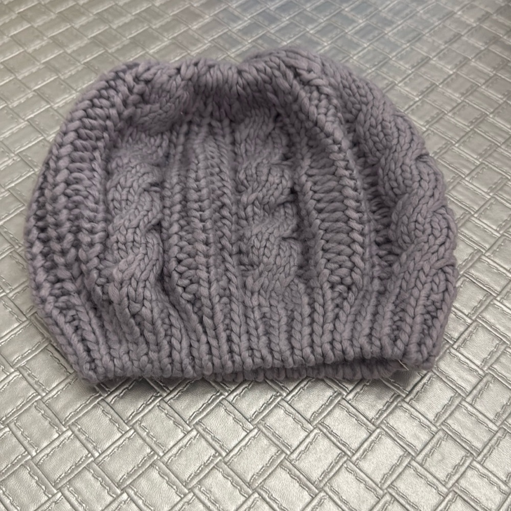 Elegant Cable Knit Beanie in Soft Gray